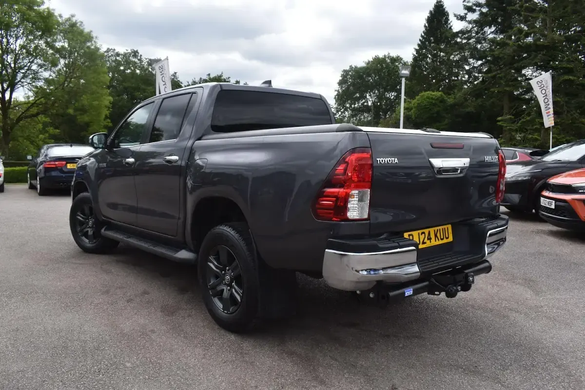 Used Toyota HiLux 150 HP (110 kW) 2024 Grey Pickup