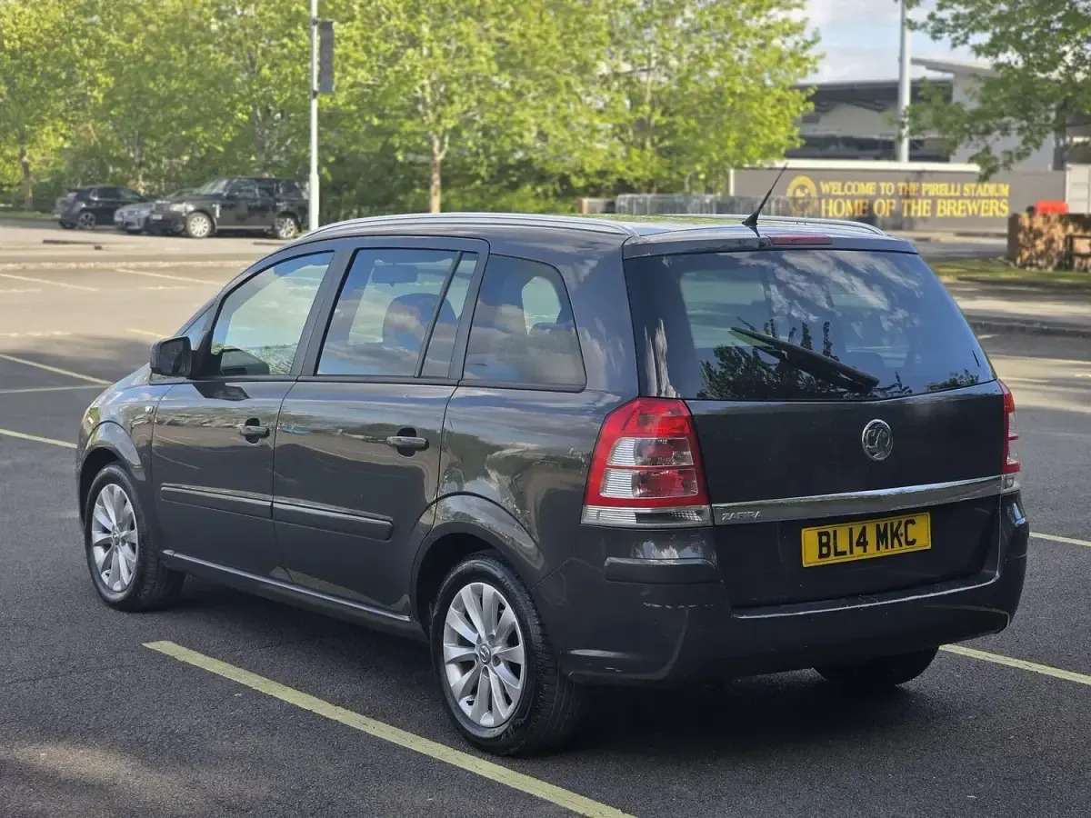 Usado Vauxhall Zafira Excite 2014 Gris Monovolumen