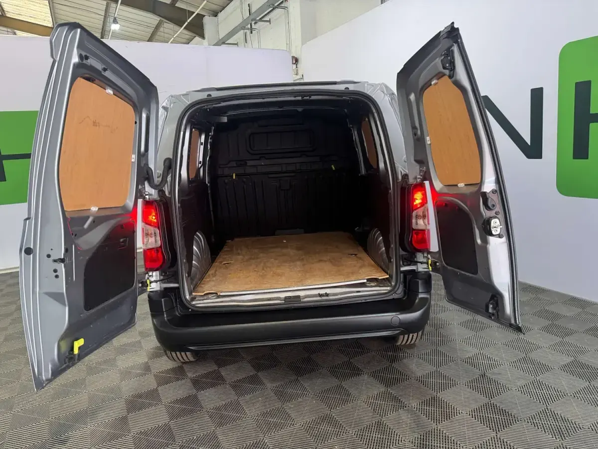 Used Citroën Berlingo 100 HP (73 kW) 2023 Grey MPV
