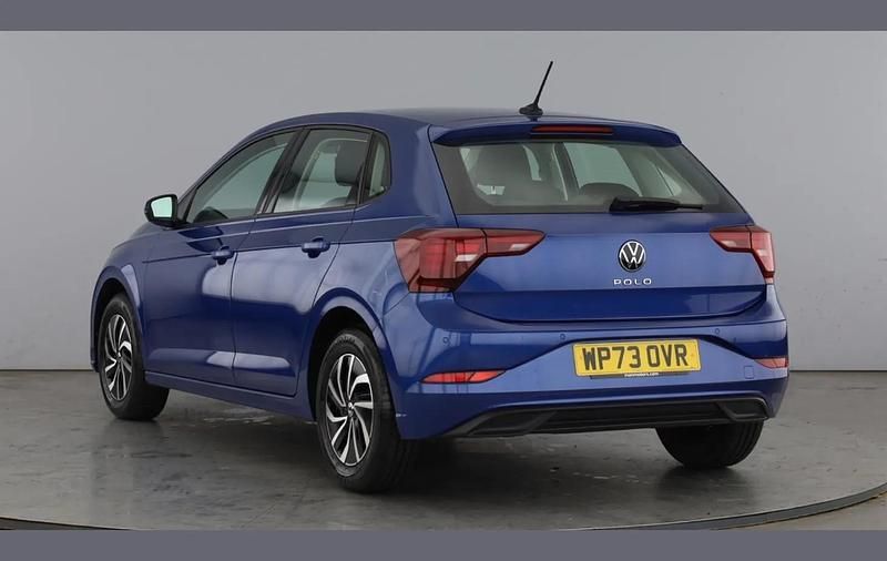 Used VW Polo Life 95 HP (69 kW) 2024 Blue Hatchback
