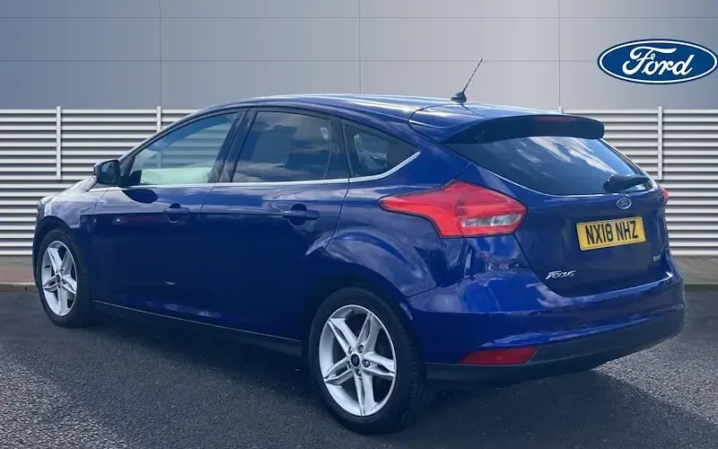 Used Ford Focus Zetec 125 HP (91 kW) 2017 Blue Hatchback