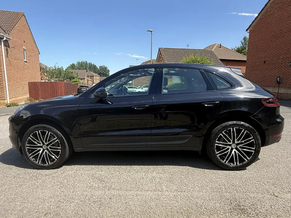 Used Porsche Macan 340 HP (250 kW) 2017 Black SUV