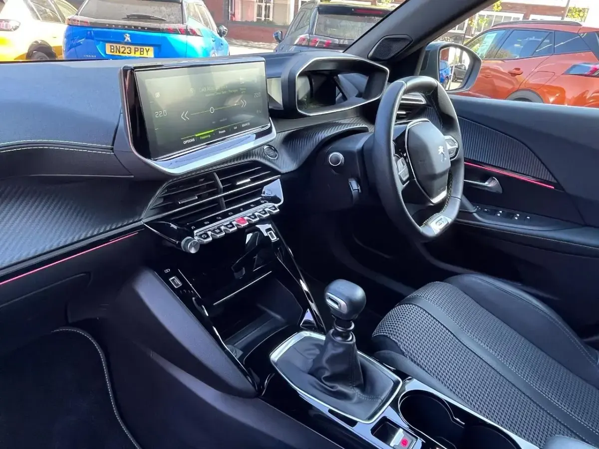 Used Peugeot 2008 GT 129 HP (94 kW) 2023 Red SUV
