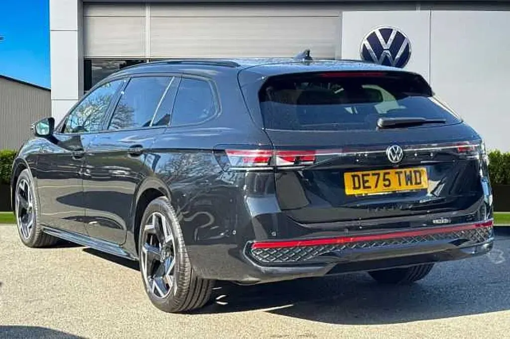 Used VW Passat R-line 150 HP (110 kW) 2025 Black Estate