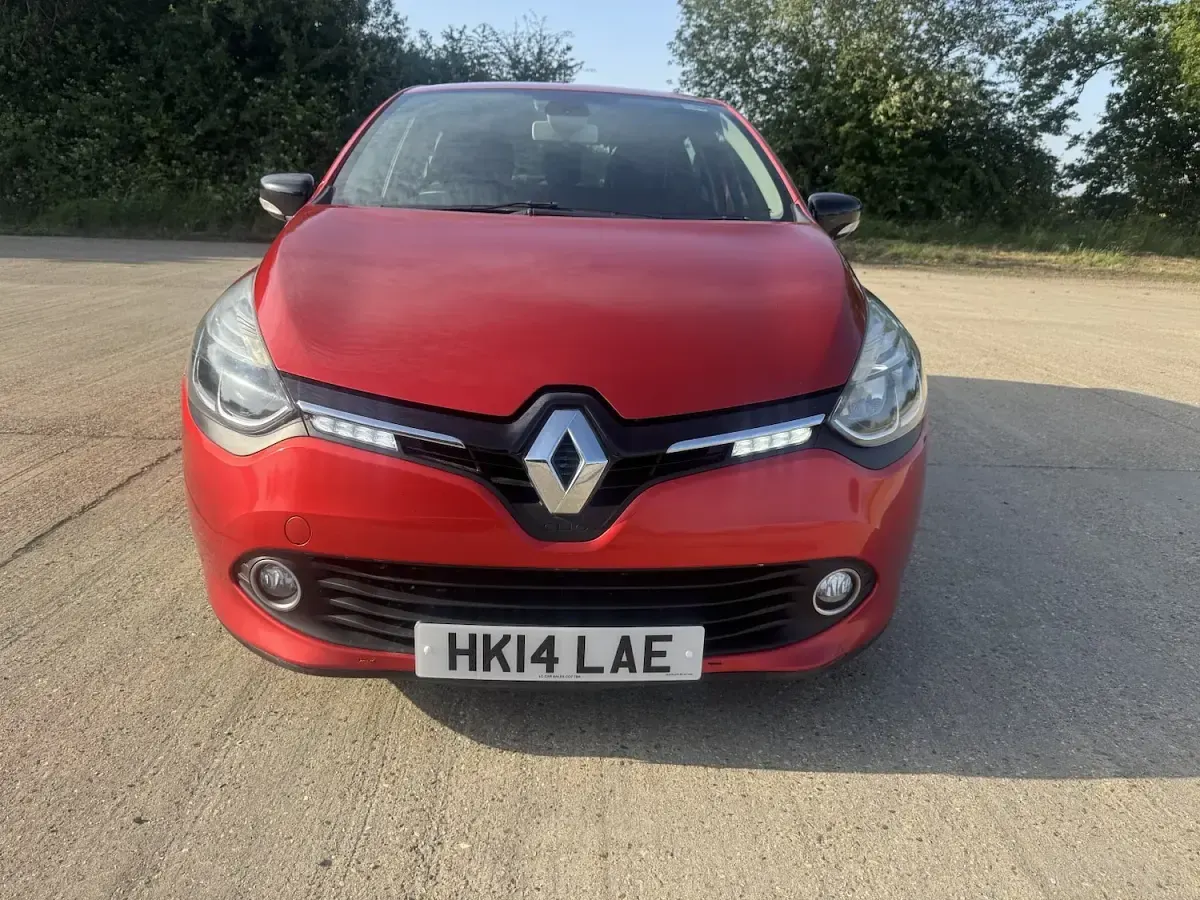 Used Renault Clio Dynamique 90 HP (66 kW) 2014 Red Hatchback