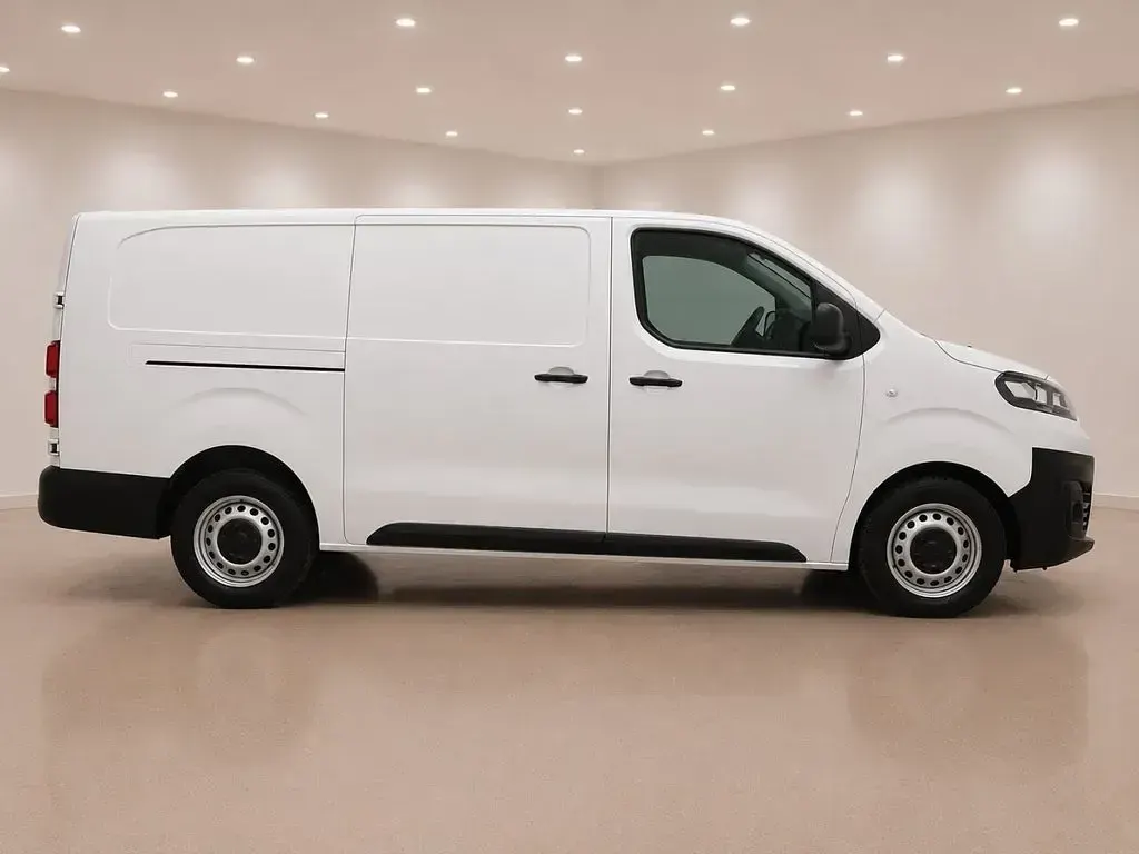 Used Vauxhall Vivaro S 100 HP (73 kW) 2022 White MPV