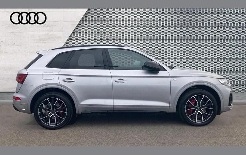 Usado Audi Q5 Comfort 299 HP (219 kW) 2023 Prateado SUV