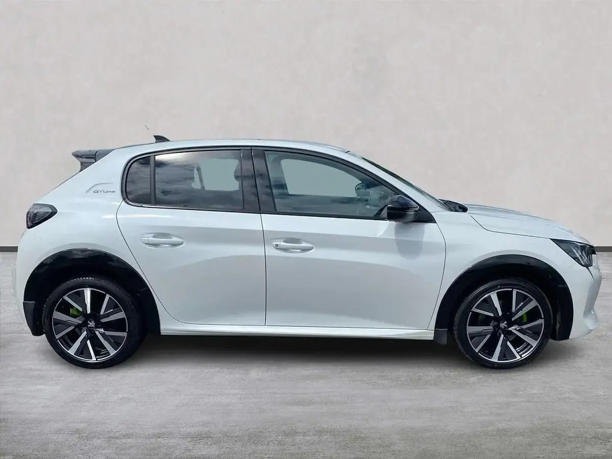 Used Peugeot 208 GT-line 130 HP (95 kW) 2020 White Hatchback