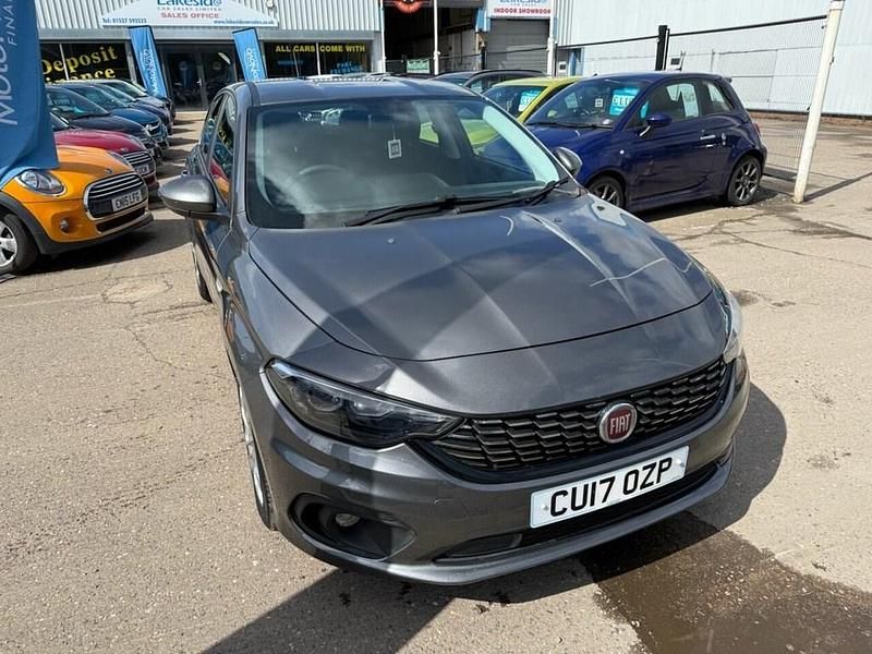 Begagnad Fiat Tipo Easy Plus 120 HK (88 kW) 2017 Grå Halvkombi