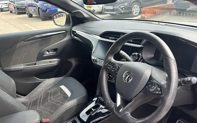 Used Vauxhall Corsa Ultimate 131 HP (96 kW) 2023 White Hatchback