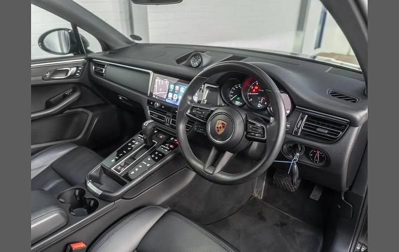 Used Porsche Macan 261 HP (191 kW) 2022 Black SUV
