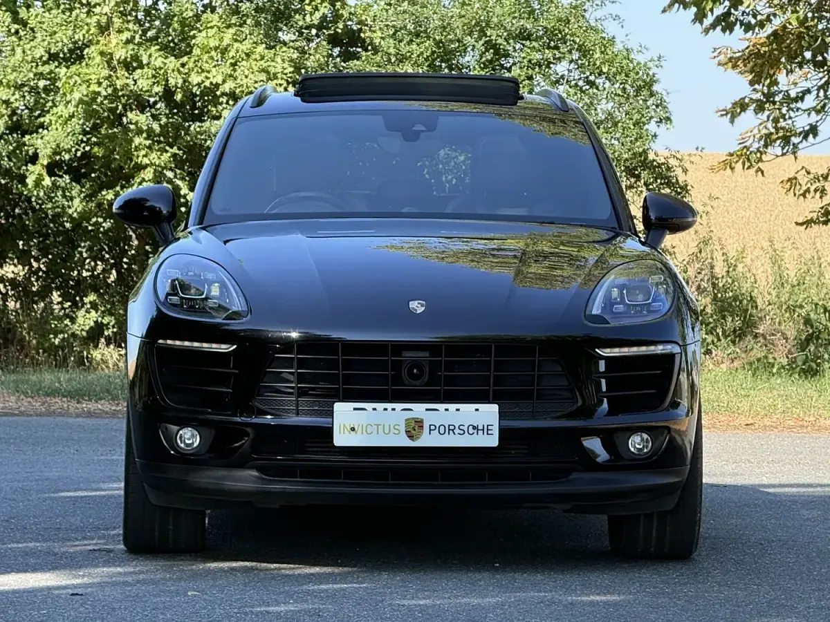 Used Porsche Macan 252 HP (185 kW) 2018 Black SUV