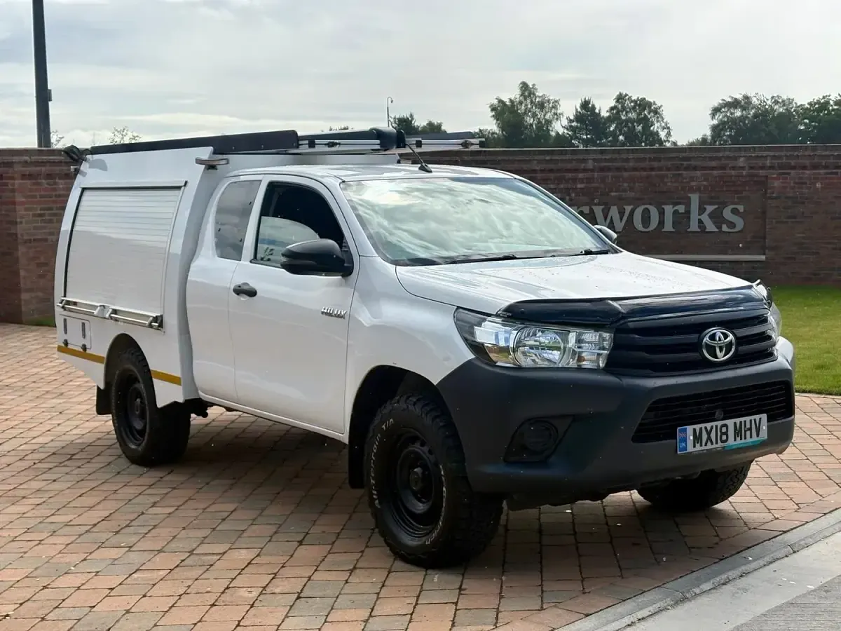 Used Toyota HiLux Active 150 HP (110 kW) 2018 White Pickup