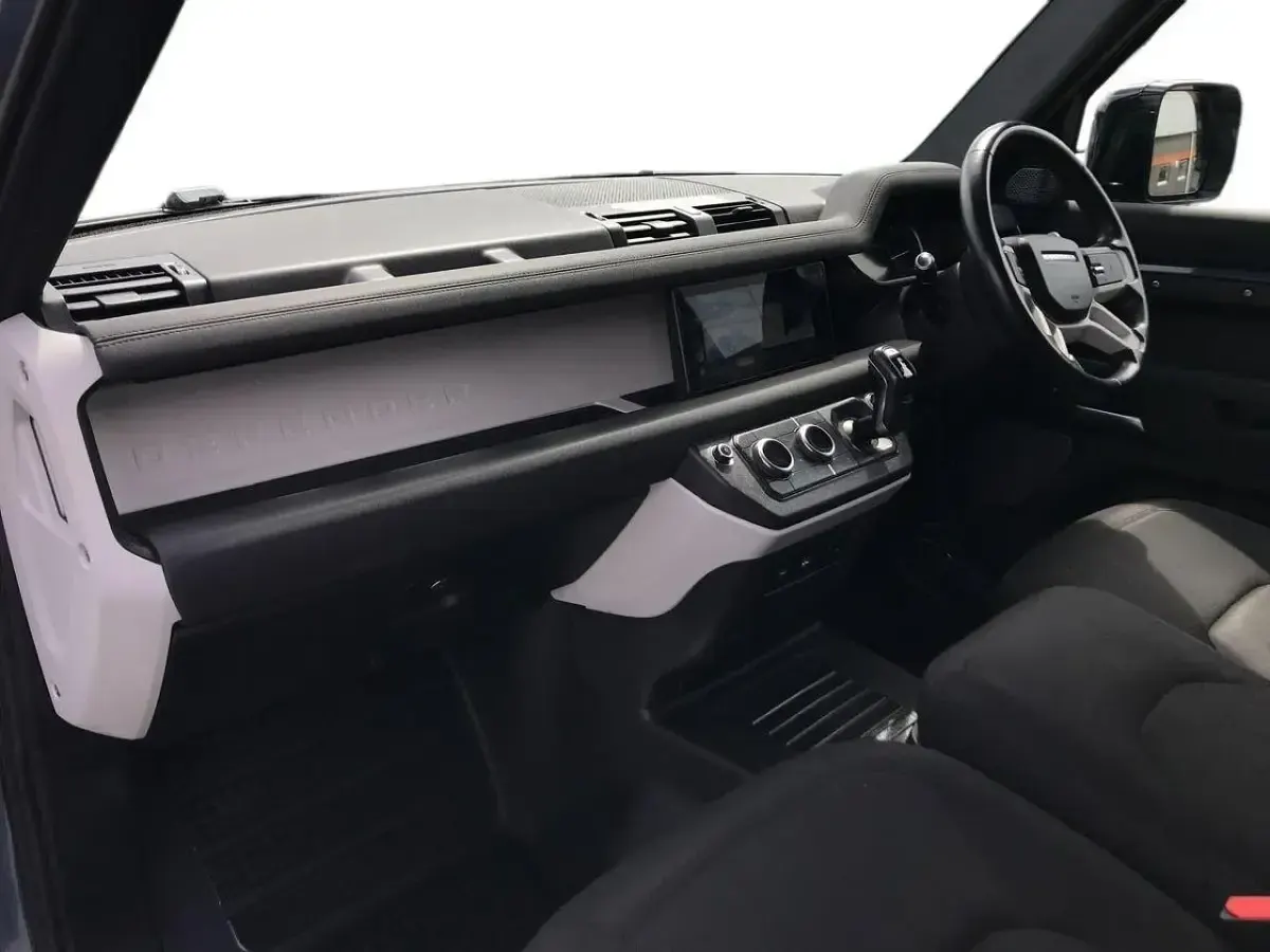 Used Land Rover Defender S 197 HP (144 kW) 2021 Blue SUV