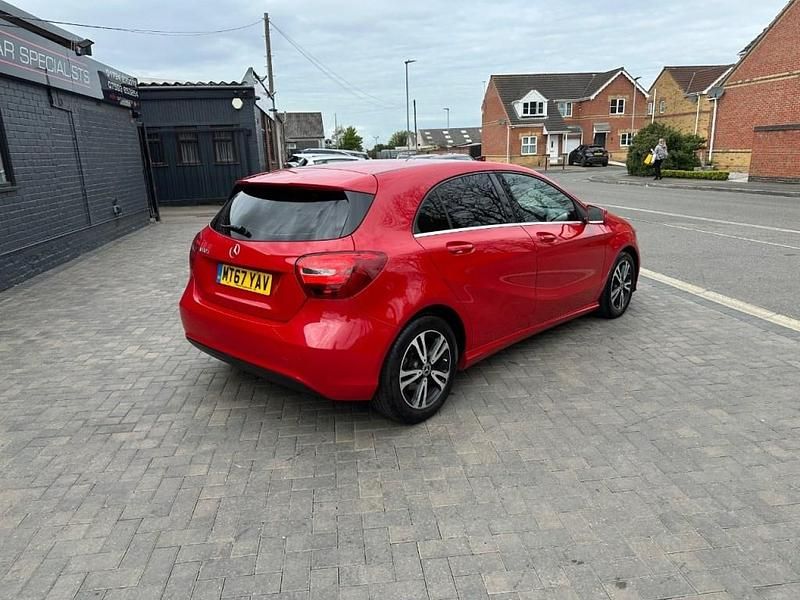 Begagnad Mercedes A180 SE 2017 Röd Halvkombi