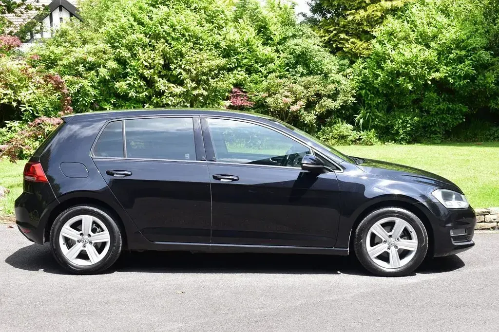 Used VW Golf VII Match 105 HP (77 kW) 2015 Black Hatchback