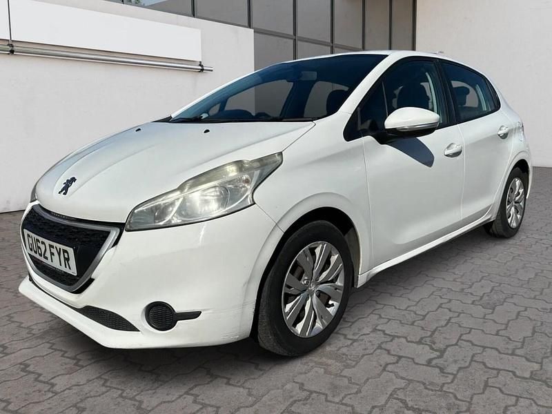 Used Peugeot 208 Access 82 HP (60 kW) 2013 White Hatchback