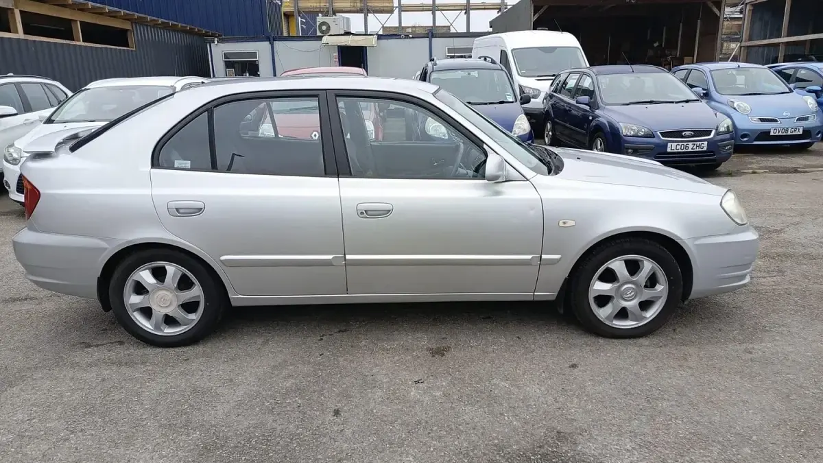Used Hyundai Accent 2005 Silver Hatchback
