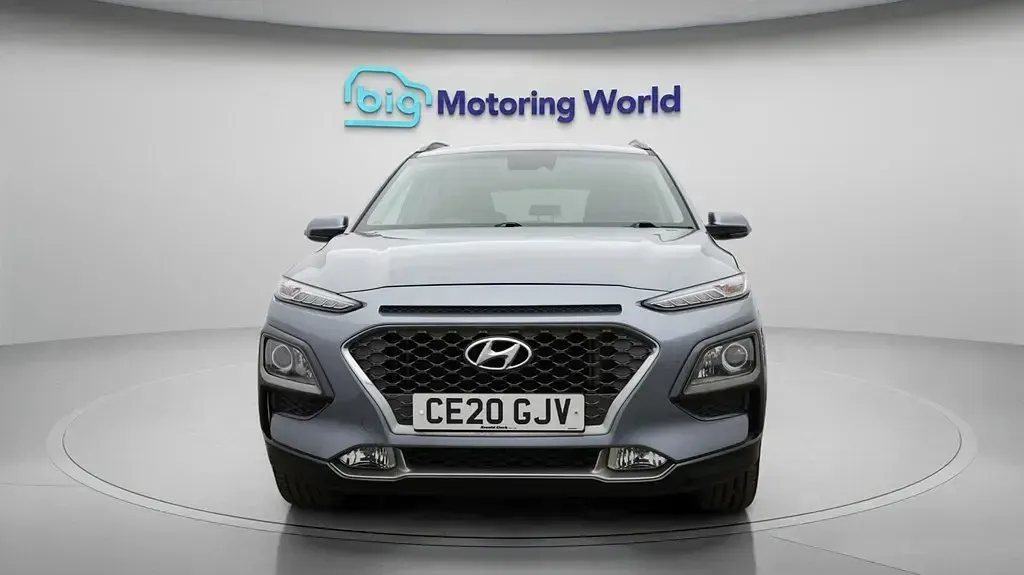 Second-hand Hyundai Kona Premium 120 CP (88 kW) 2020 Argintiu SUV