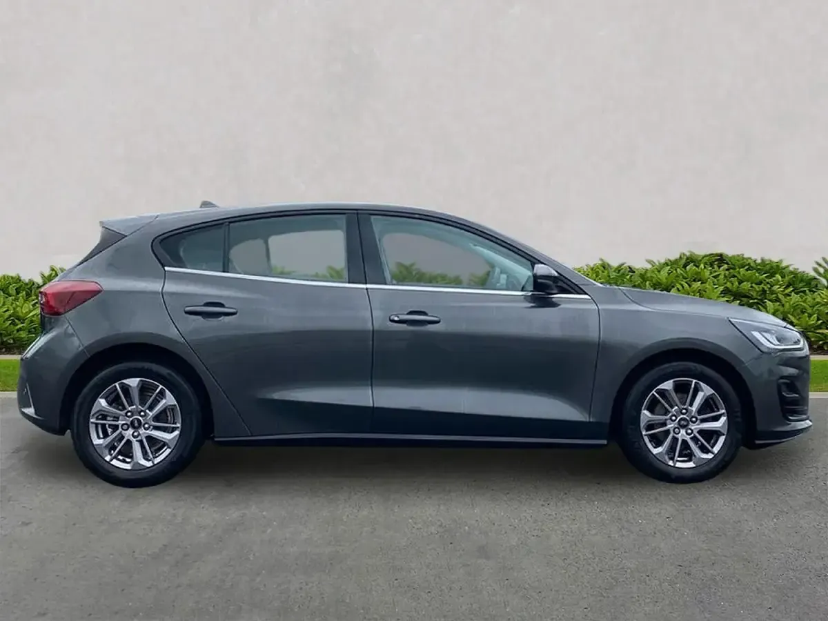 Used Ford Focus Titanium 125 HP (91 kW) 2023 Grey Hatchback