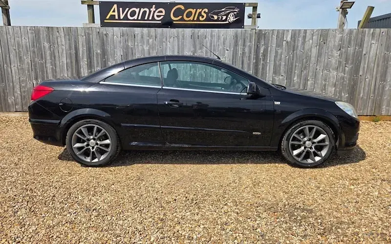 Used Vauxhall Astra Design Edition 140 HP (102 kW) 2010 Coupe