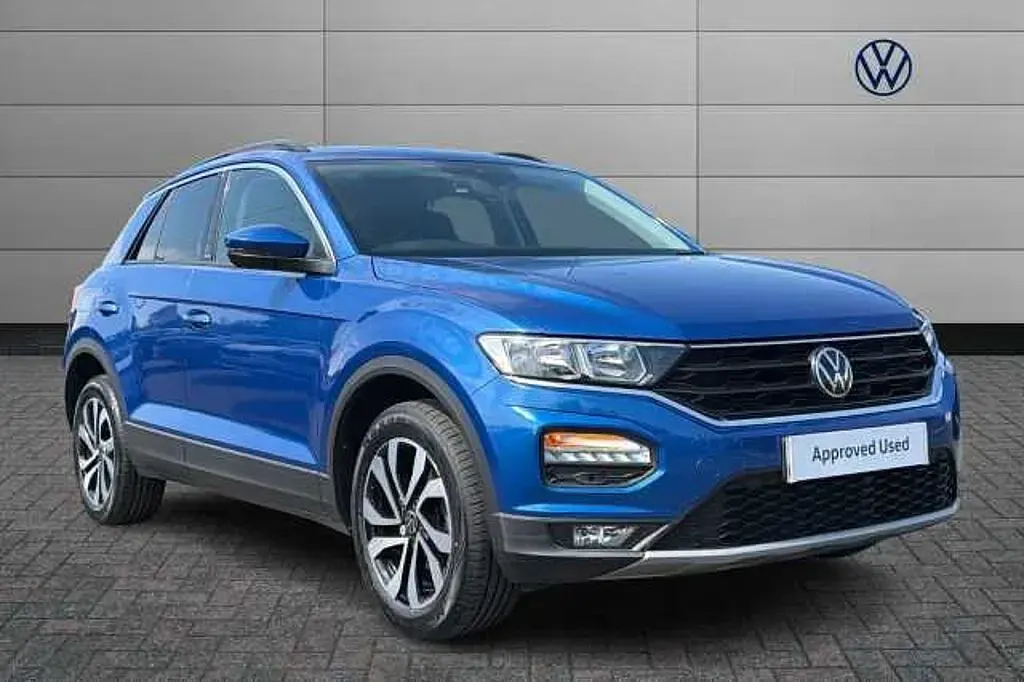 Usado VW T-Roc Active 110 HP (80 kW) 2021 Azul SUV
