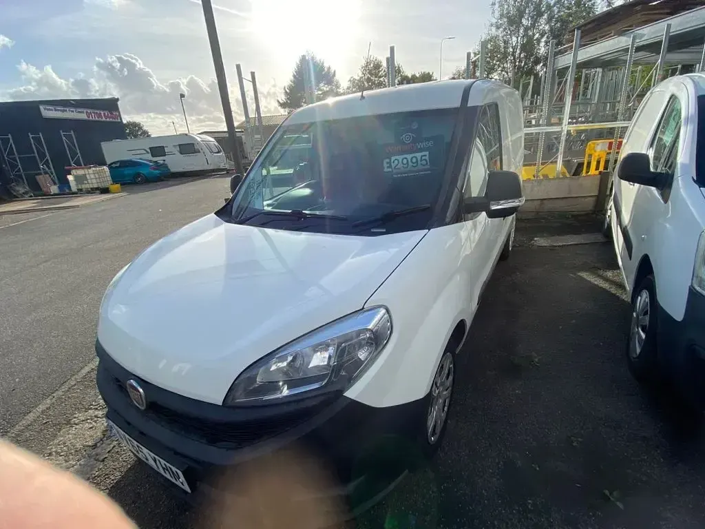 Used Fiat Doblò 90 HP (66 kW) 2015 White MPV