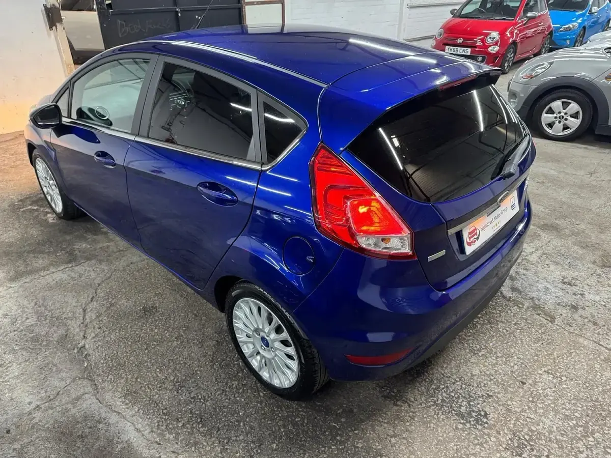 Used Ford Fiesta Titanium 125 HP (91 kW) 2014 Blue Hatchback