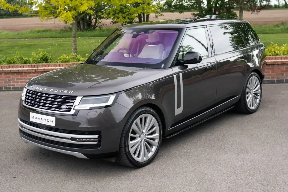 Begagnad Land Rover Range Rover First Edition 2023 Grå SUV