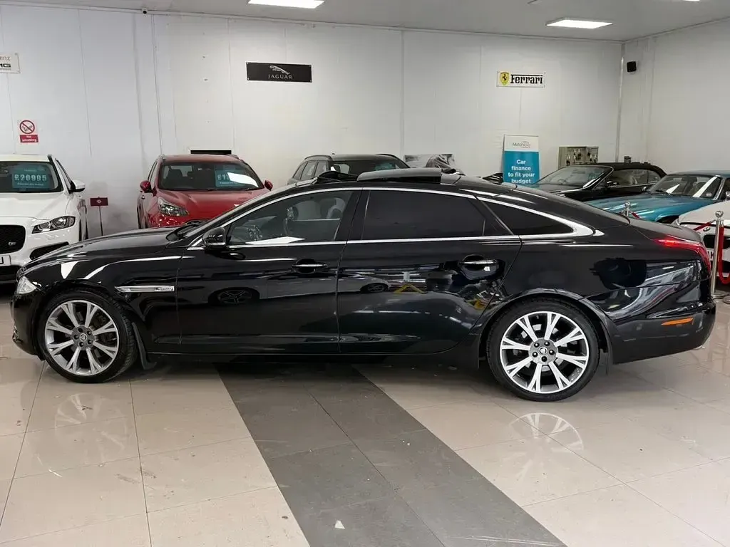 Used Jaguar XJ Portfolio 275 HP (202 kW) 2013 Black Sedan