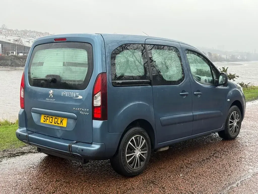 Used Peugeot Partner Tepee S 92 HP (67 kW) 2013 Blue MPV