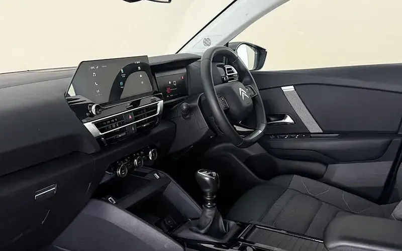 Used Citroën C4 PureTech 101 HP (74 kW) 2023 White SUV