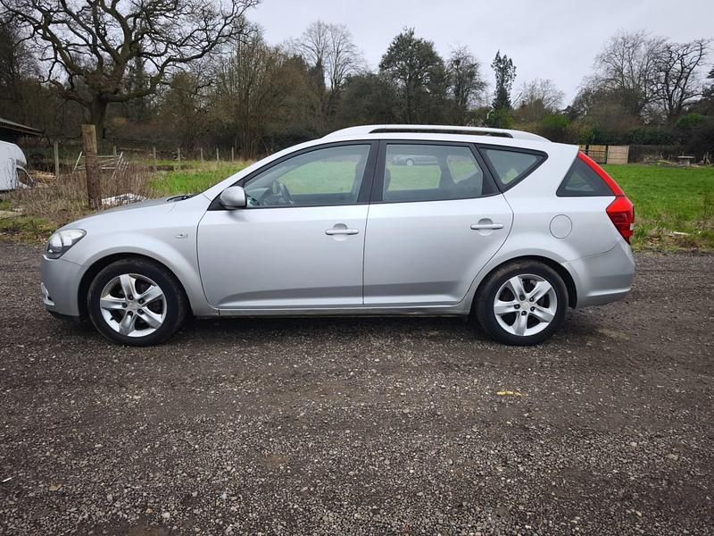 Used Kia Ceed 2011 Silver Hatchback