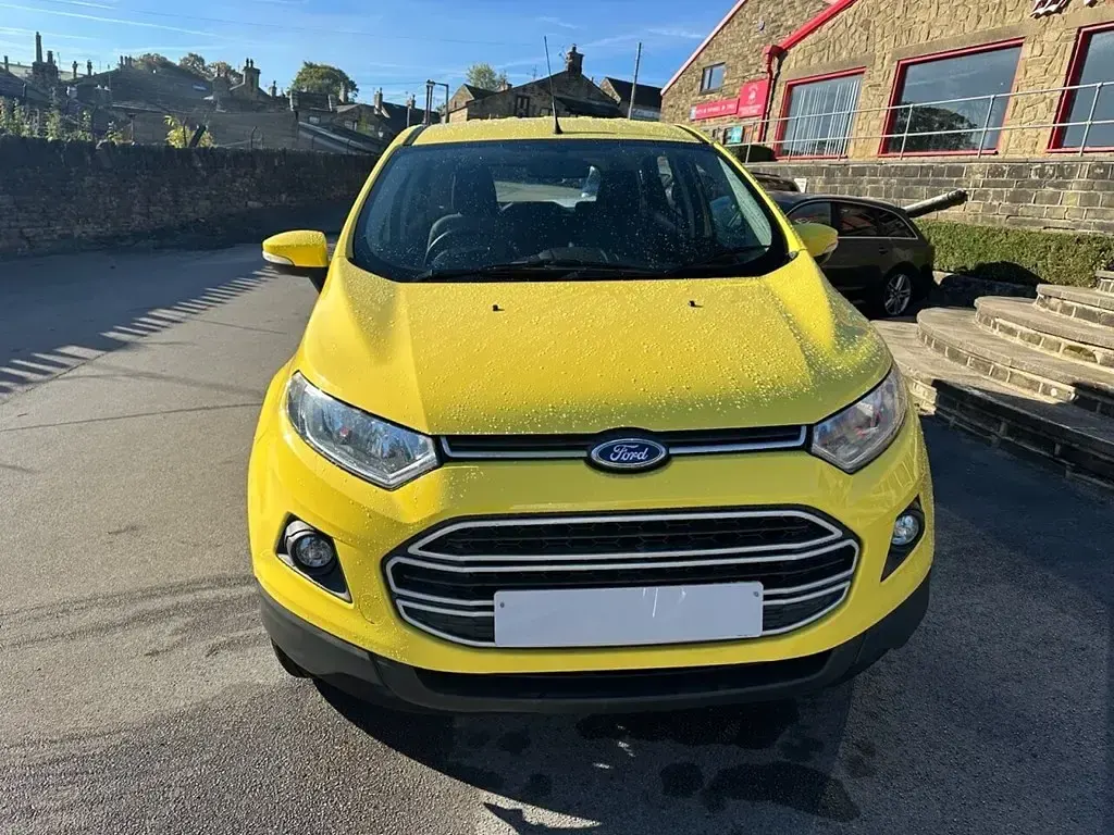 Used Ford Ecosport Zetec 125 HP (91 kW) 2016 Yellow SUV
