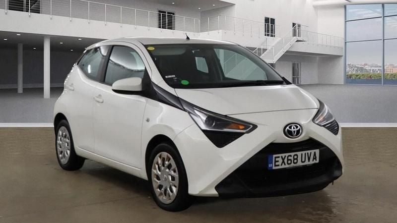 White Used 2018 Toyota Aygo X-play Hatchback | £8,600 (Expensive) - Image 1/4