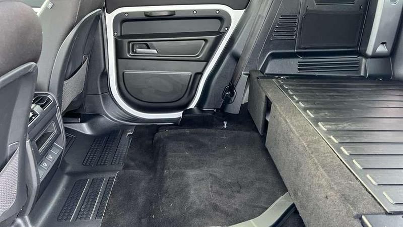 Used Land Rover Defender S 246 HP (180 kW) 2025 White SUV