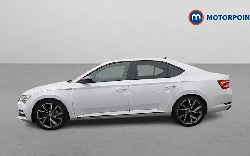 Used Skoda Superb SportlinePlus 190 HP (139 kW) 2023 White Hatchback