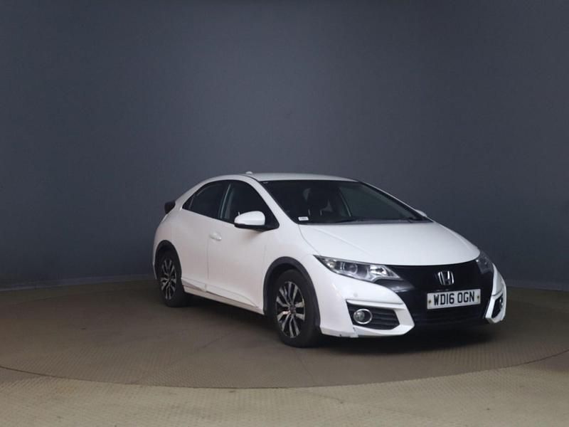 Used Honda Civic SE Plus 2016 White Hatchback