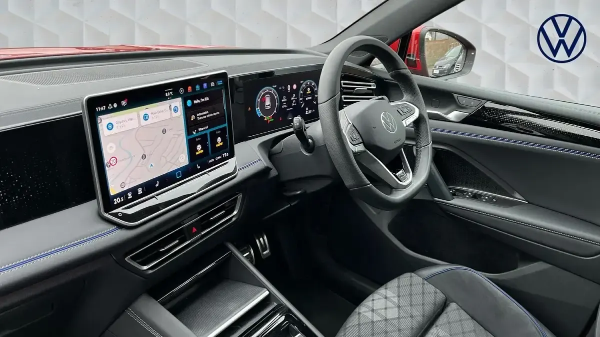 Używany VW Tiguan R-line 150 KM (110 kW) 2025 Czerwony SUV
