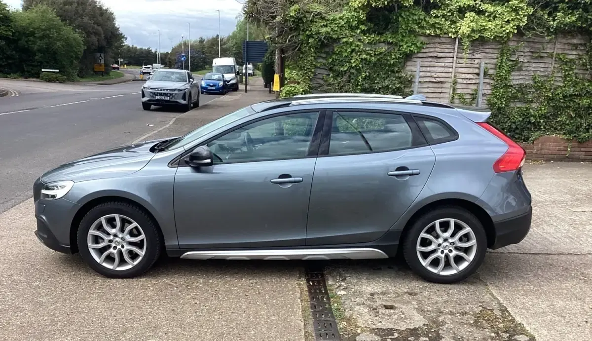 Begagnad Volvo V40 Plus 2019 Grå Halvkombi
