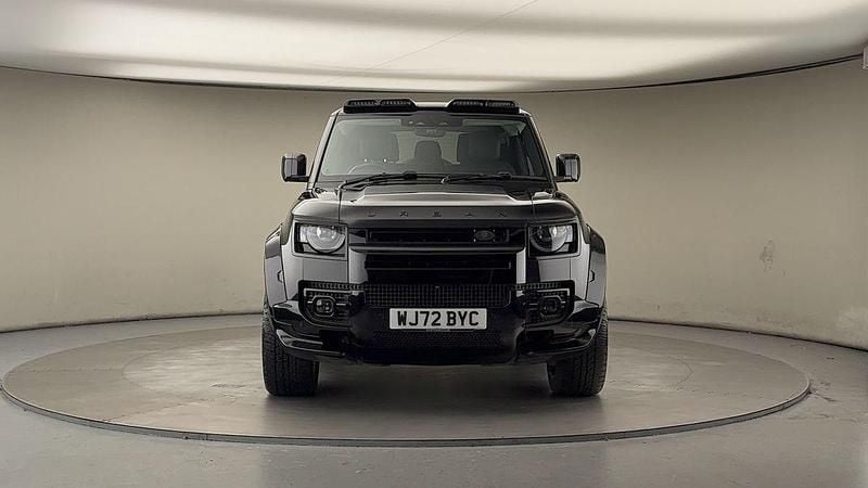 Used Land Rover Defender HSE 250 HP (183 kW) 2022 Santorini black SUV