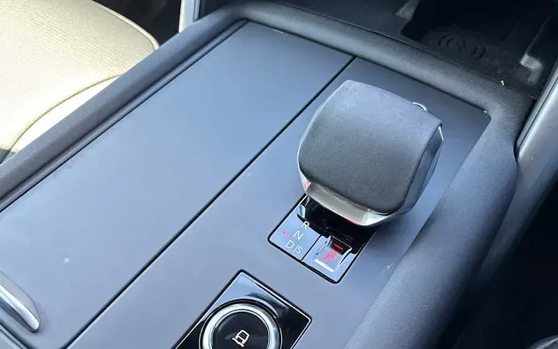 Used Land Rover Discovery SE Dynamic 349 HP (256 kW) 2025 Black SUV