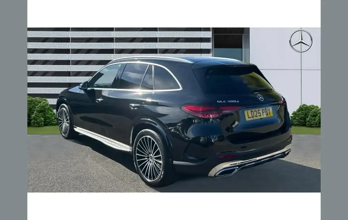Used Mercedes GLC300 AMG Line Premium Plus 265 HP (194 kW) 2025 Black SUV