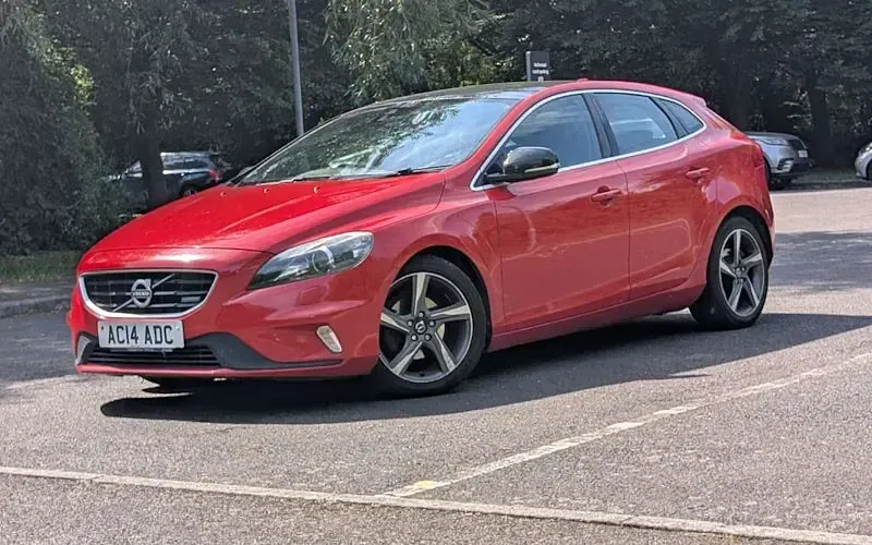 Used Volvo V40 R-Design 114 HP (83 kW) 2015 Hatchback