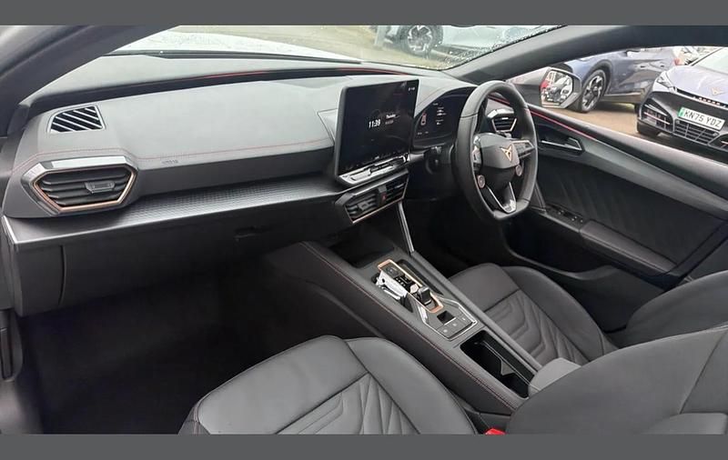 New Cupra Leon 200 HP (147 kW) 2025 White Hatchback