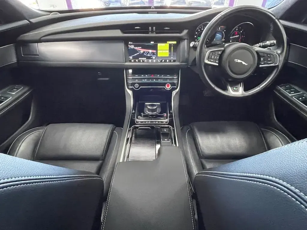 Used Jaguar XF Sportbrake R-Sport 180 HP (132 kW) 2020 Grey Estate