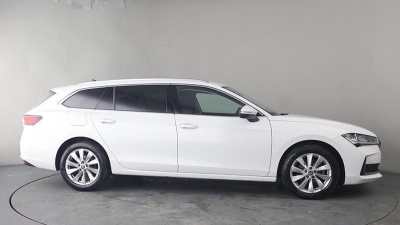Used Skoda Superb SE Technology 150 HP (110 kW) 2025 White Estate