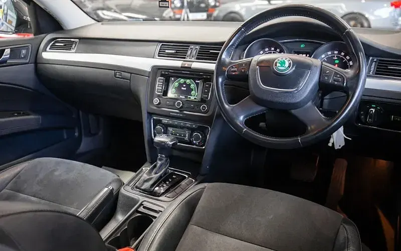 Used Skoda Superb SE 140 HP (102 kW) 2013 Black Hatchback
