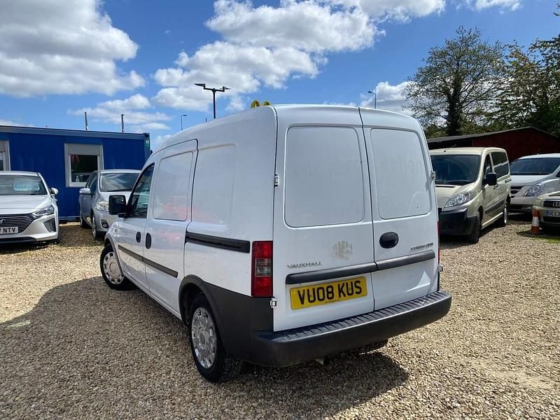 Usado Vauxhall Combo 75 HP (55 kW) 2008 Branco Monovolume
