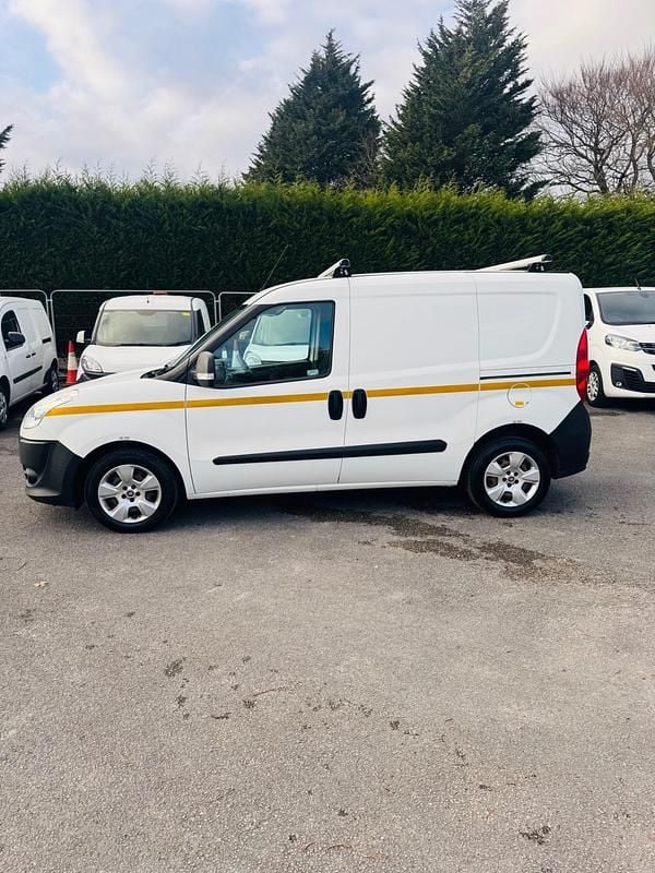 Usado Fiat Doblò 90 HP (66 kW) 2015 Branco Monovolume
